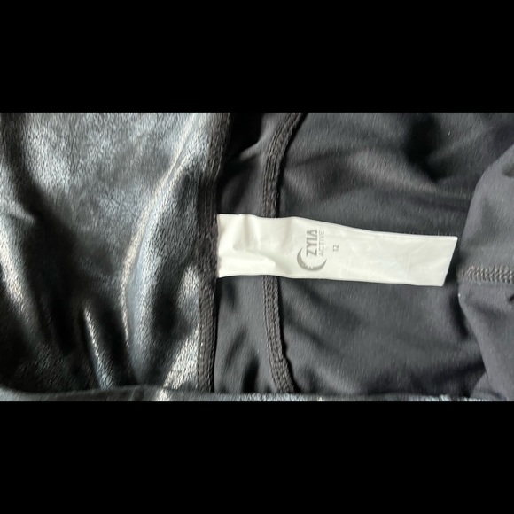 Zyia Gray Stonewashed mesh pocket high rise - Picture 8 of 8